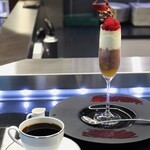 トシ・ヨロイヅカ 東京 - パルフェ・オ・ショコラ・エクアドル