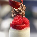 トシ・ヨロイヅカ 東京 - パルフェ・オ・ショコラ・エクアドル