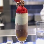 トシ・ヨロイヅカ 東京 - パルフェ・オ・ショコラ・エクアドル