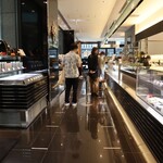 トシ・ヨロイヅカ 東京 - 店内模様