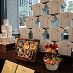 トシ・ヨロイヅカ 東京 - 店内模様