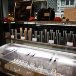 トシ・ヨロイヅカ 東京 - 店内模様