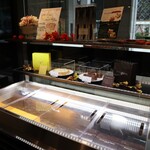 トシ・ヨロイヅカ 東京 - 店内模様