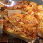 トシ・ヨロイヅカ 東京 - パン棚