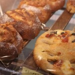 トシ・ヨロイヅカ 東京 - パン棚