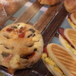 トシ・ヨロイヅカ 東京 - パン棚