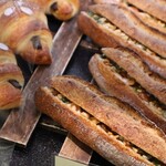 トシ・ヨロイヅカ 東京 - パン棚