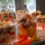 トシ・ヨロイヅカ 東京 - オータムギフト