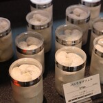 トシ・ヨロイヅカ 東京 - 店内模様