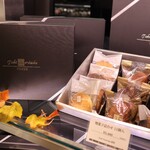 トシ・ヨロイヅカ 東京 - 詰め合わせ