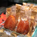 トシ・ヨロイヅカ 東京 - 店内模様