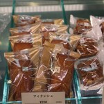 トシ・ヨロイヅカ 東京 - フィナンシェ