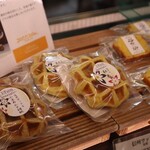 トシ・ヨロイヅカ 東京 - ワッフル