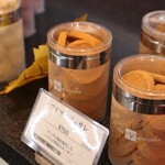 トシ・ヨロイヅカ 東京 - 店内模様