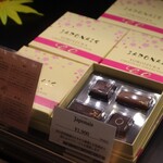 トシ・ヨロイヅカ 東京 - ショコラ