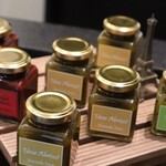 トシ・ヨロイヅカ 東京 - コンフィチュール