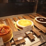 トシ・ヨロイヅカ 東京 - タルト