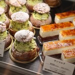 トシ・ヨロイヅカ 東京 - ケーキショーケース