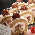 トシ・ヨロイヅカ 東京 - ケーキショーケース