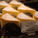 トシ・ヨロイヅカ 東京 - ケーキショーケース