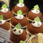 トシ・ヨロイヅカ 東京 - ケーキショーケース