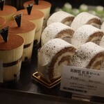 トシ・ヨロイヅカ 東京 - ケーキショーケース