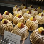 トシ・ヨロイヅカ 東京 - ケーキショーケース