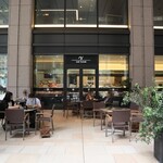 トシ・ヨロイヅカ 東京 - 外観