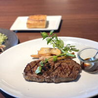 ワカヌイ グリル ダイニング バー 東京 - カジュアルランチ（オーシャンビーフリブアイ）パン、サラダ、コーヒーor紅茶付き