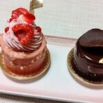 レタンプリュス - 左 マ・シェリ ￥500 ベリーのムース 中にはベリーのクリームとジュレ  右 カンテサンス ￥550