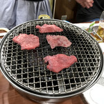 オカダ食品株式会社 - タン焼き焼き風景