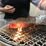 オカダ食品株式会社 - カイノミ ステーキカット 焼き焼き風景