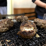オカダ食品株式会社 - ハンバーグ 焼き焼き風景