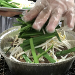 オカダ食品株式会社 - ニラとモヤシを入れて...