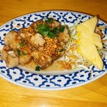 ナムチャイ - タイ風揚げ豆腐のにんにくたれがけ