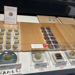 とらや - 購入したのは赤坂店限定生菓子 「粟餅」餅製 御膳餡入り MFさん式に書けば、平成４年(1992)初出。