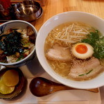 梟 - 塩ラーメンとチャーシュー丼