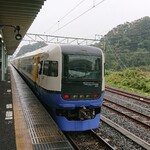 やまご食堂 - わかしお３号勝浦駅出発光景