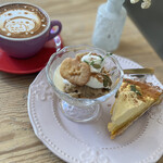 cafe merci - カフェラテ、かぼちゃのパンナコッタ、かぼちゃのタルト