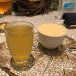 おかしやうっちー - 抹茶ゼリー（左）桃のムース（右）