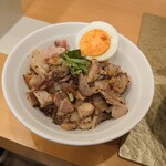なにわ 麺次郎 - 炙りチャーシュー丼