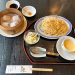 菜の花  - E. ズワイガニチャーハン 1580円
            サラダ、スープ付き
            海老餃子 4個 700円