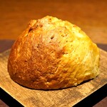 アカ - 自家製のライ麦パン