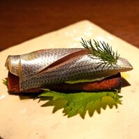 アカ - コハダのボカディージョ