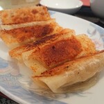 龍彩閣 - 美しい焼き色の「焼き餃子」