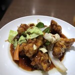 本格四川料理 三鼎 - ＊豚肉は柔らかく、甘酢の塩梅も好み。この酢豚、美味しい。