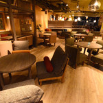 atari CAFE＆DINING - 広々とした店内にゆったりスペース♪全席ソファー！