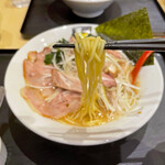 超純水採麺 天国屋 - 麺は中太ストレート麺