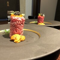 黒毛和牛焼肉 虎斑 北新地店 - ユッケ2種