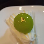 マイヤーリング - シャインマスカットのケーキ（アップ）